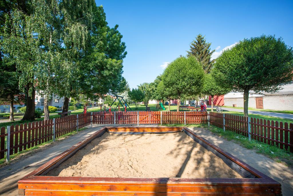 Relax21 Hotel Uhersky Ostroh Luaran gambar